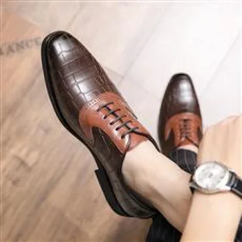 Deri ayakkabı erkek Bahar Nefes Brogue siyah deri ayakkabı Moda İngiliz Tarzı İş resmi giysi erkek Rahat Deri
