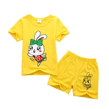 Yeni Erkek Bebek Yaz Tavşan Baskı Elbise 24M3T6T Erkek Kız Giyim Seti Spor Tshirt + Şort Takım Elbise Toddler Kıyafet Kızlar Kıyafetler